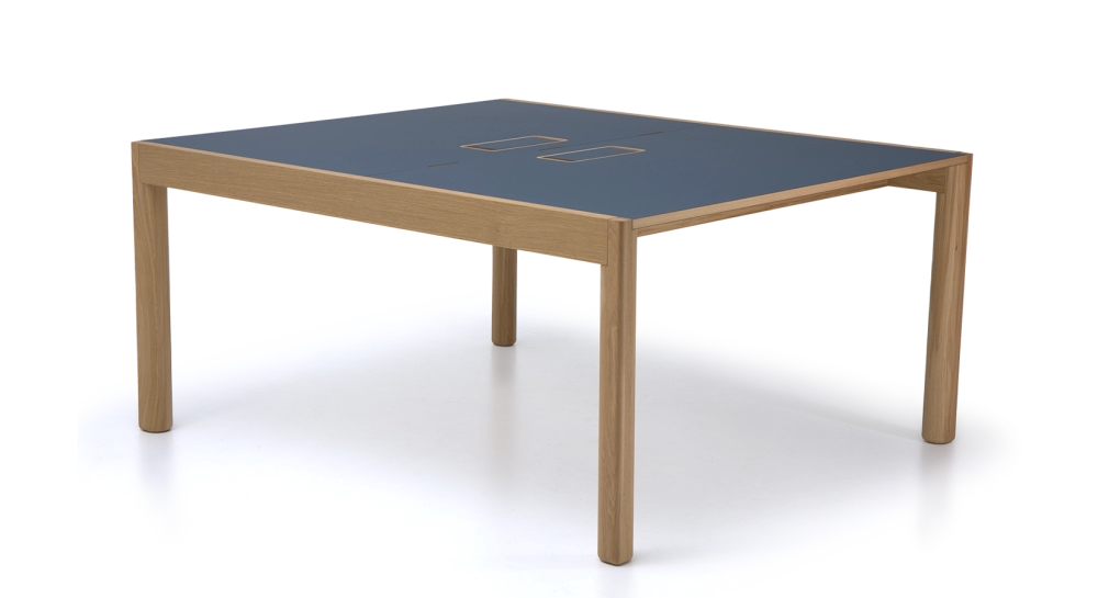 Bureau bench 2 postes chêne teinte naturelle plateau fenix bleu foncé 140x160 Bureau bench 2 postes chêne teinte naturelle plateau fenix bleu foncé 140x160