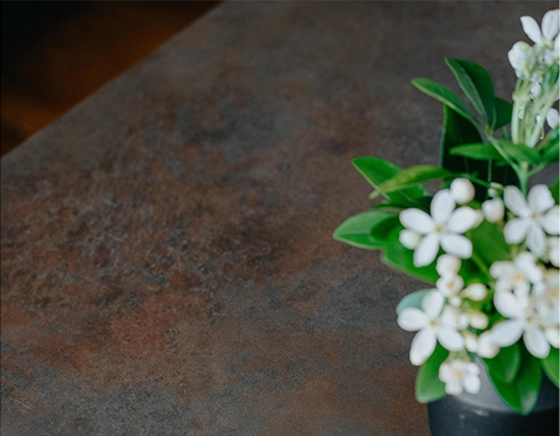 Square coffee table in walnut and ceramic with shelf in natural stained wood, oxidised brown ceramic top 100x100 cm