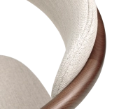 Chaise scandinave bois teinte marron foncé assise tissu beige naturel Chaise scandinave bois teinte marron foncé assise tissu beige naturel