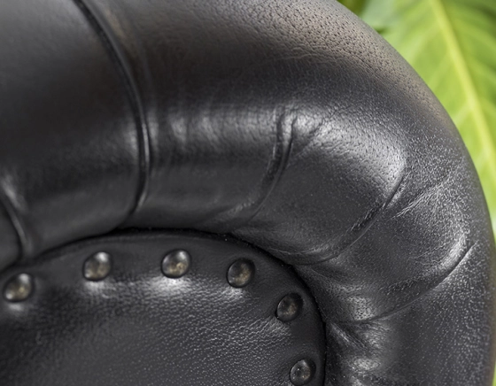 Chesterfield leather pouffe black
