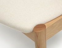 Chaise scandinave bois teinte naturelle assise tissu blanc cassé Chaise scandinave bois teinte naturelle assise tissu blanc cassé