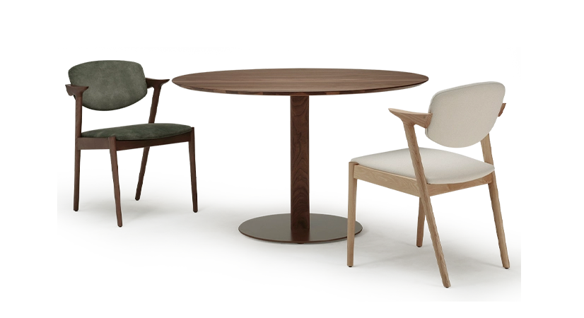 Round walnut dining table for 4 to 6 people natural finish wood top 110x110 Round walnut dining table for 4 to 6 people natural finish wood top 110x110