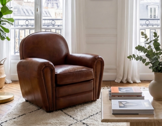 Fauteuil club cuir marron vintage accoudoirs cloutés