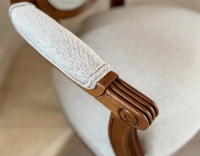 Fauteuil ancien style Louis XVI bois teinte ancienne et tissu beige naturel Fauteuil ancien style Louis XVI bois teinte ancienne et tissu beige naturel