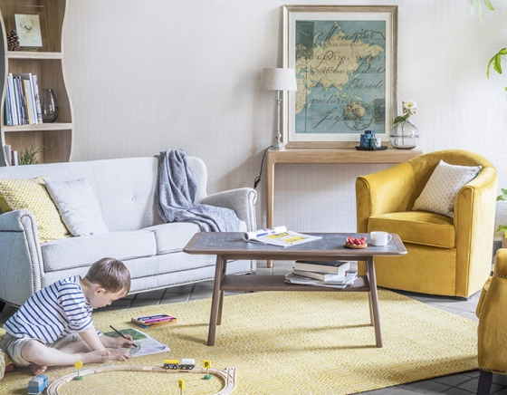 Table basse rectangulaire en chêne et céramique avec bois teinte marron foncé plateau céramique effet ardoise 100x50 cm