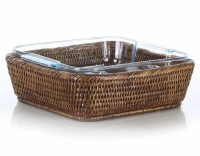 Square Pyrex dish with brown rattan stand Square Pyrex dish with brown rattan stand