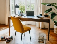 Bureau design en noyer teinte naturelle L150 cm Bureau design en noyer teinte naturelle L150 cm
