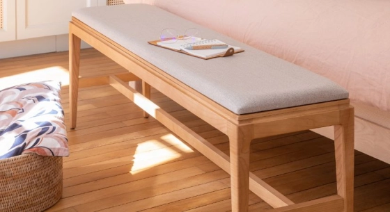 Banc design bois teinte naturelle assise tissu beige naturel L120 cm