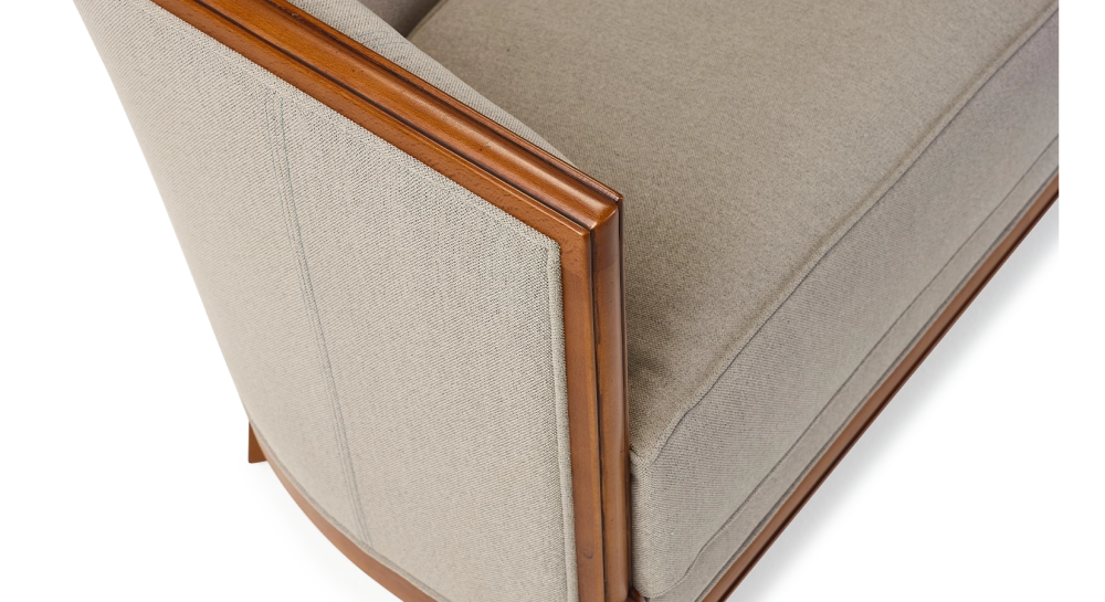 Canapé ancien 2 places accoudoirs moulurés bois teinte ancienne et tissu beige naturel