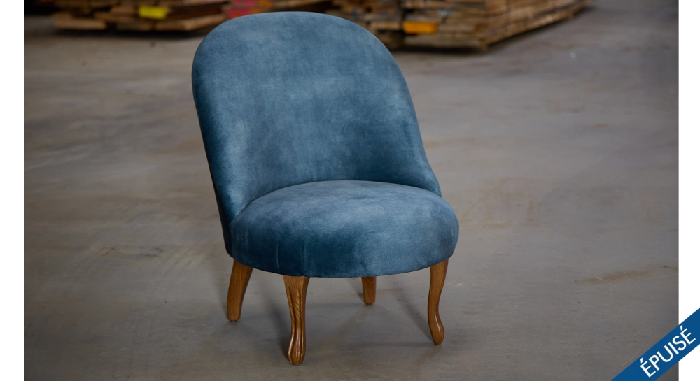 Fauteuil crapaud sans accoudoirs pieds bois teinte noyer et tissu velours bleu pétrole Fauteuil crapaud sans accoudoirs pieds bois teinte noyer et tissu velours bleu pétrole