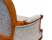 Fauteuil bergère mouluré style Louis XVI bois teinte ancienne et tissu chiné gris bleu