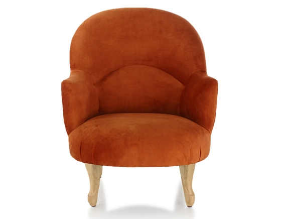 Fauteuil crapaud avec accoudoirs pieds bois teinte naturelle et tissu velours terracotta