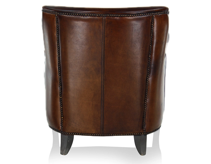 Fauteuil club cuir marron soutenu accoudoirs cloutés Fauteuil club cuir marron soutenu accoudoirs cloutés