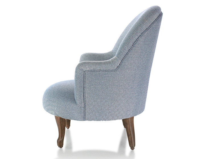 Fauteuil crapaud avec accoudoirs pieds bois teinte noyer et tissu chevron bleu Fauteuil crapaud avec accoudoirs pieds bois teinte noyer et tissu chevron bleu