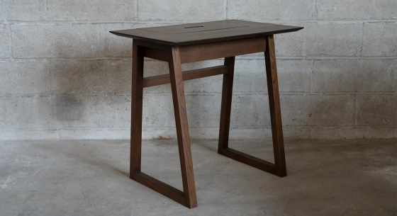 Bureau design en chêne teinte marron foncé l80 cm