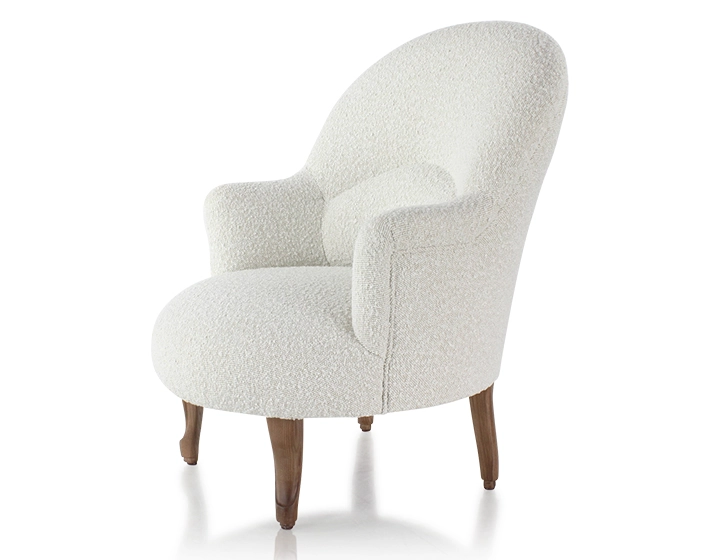 Fauteuil crapaud avec accoudoirs pieds bois teinte noyer et tissu bouclé blanc Fauteuil crapaud avec accoudoirs pieds bois teinte noyer et tissu bouclé blanc