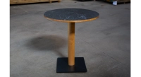 Table bistrot ronde en noyer français et céramique 2 personnes avec bois teinte naturelle et plateau céramique effet ardoise Table bistrot ronde en noyer français et céramique 2 personnes avec bois teinte naturelle et plateau céramique effet ardoise
