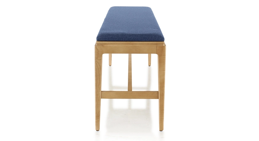 Banc design bois teinte naturelle assise tissu bleu marine L120 cm Banc design bois teinte naturelle assise tissu bleu marine L120 cm