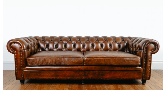 Canapé Chesterfield cuir 3 places marron vintage accoudoirs cloutés