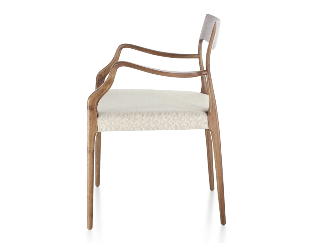 Chaise scandinave avec accoudoirs bois teinte noyer assise tissu chevron beige Chaise scandinave avec accoudoirs bois teinte noyer assise tissu chevron beige
