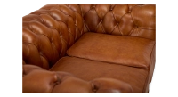 Canapé Chesterfield cuir 2 places marron clair accoudoirs cloutés Canapé Chesterfield cuir 2 places marron clair accoudoirs cloutés