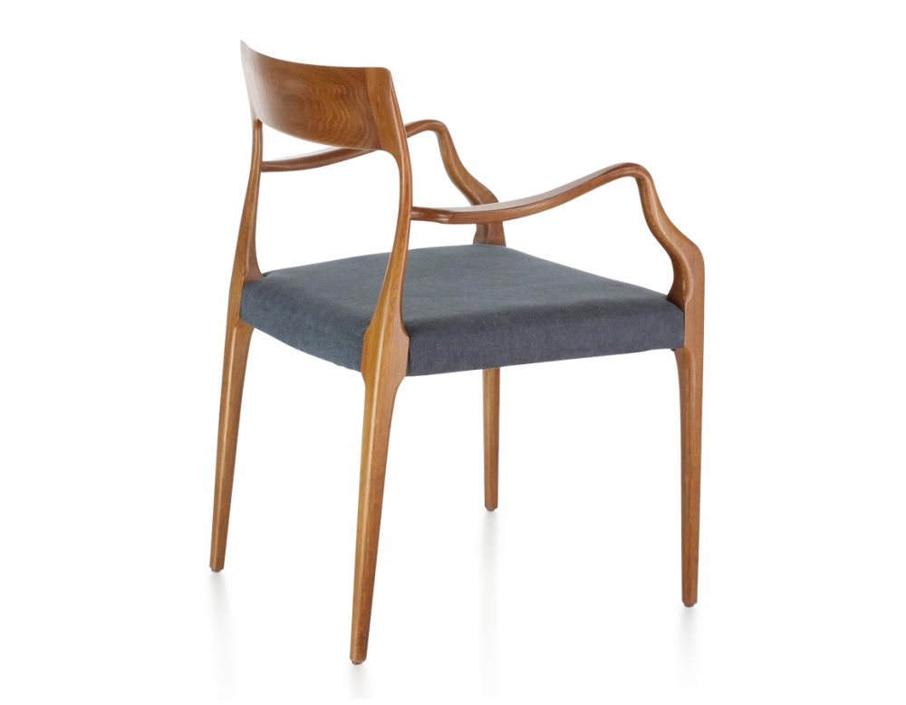 Chaise scandinave avec accoudoirs bois teinte merisier assise tissu gris Chaise scandinave avec accoudoirs bois teinte merisier assise tissu gris