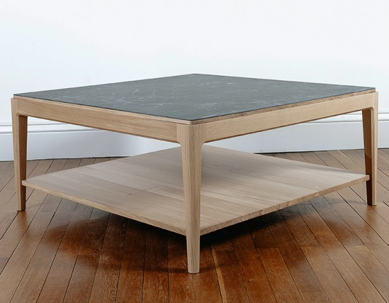 Table basse carrée en chêne et céramique avec tablette en bois teinte naturelle plateau céramique effet ardoise 100x100 cm