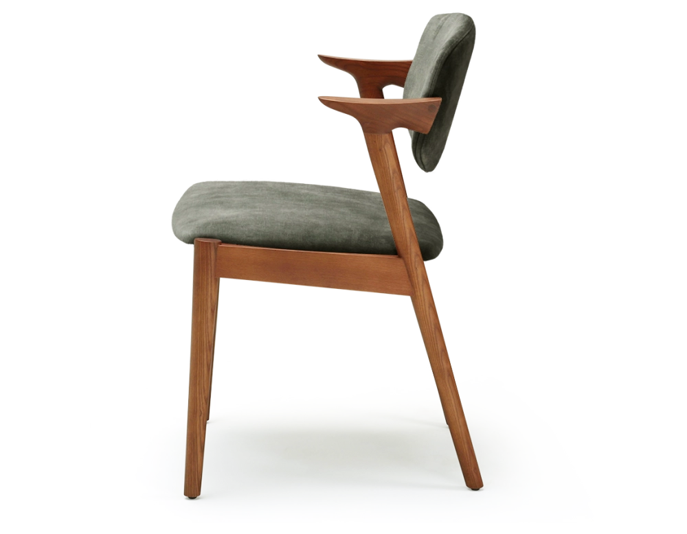 Chaise scandinave bois teinte merisier assise tissu velours vert forêt Chaise scandinave bois teinte merisier assise tissu velours vert forêt