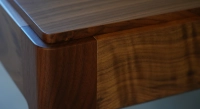 Bureau design en noyer teinte naturelle L150 cm