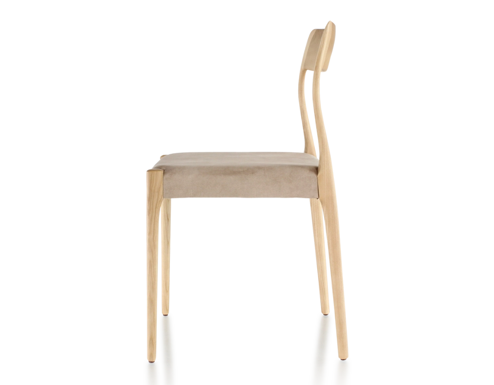 Chaise scandinave bois teinte naturelle assise tissu velours taupe clair Chaise scandinave bois teinte naturelle assise tissu velours taupe clair