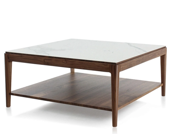 Table basse carrée en noyer et céramique avec tablette en bois teinte naturelle plateau céramique effet marbre blanc 100x100 cm