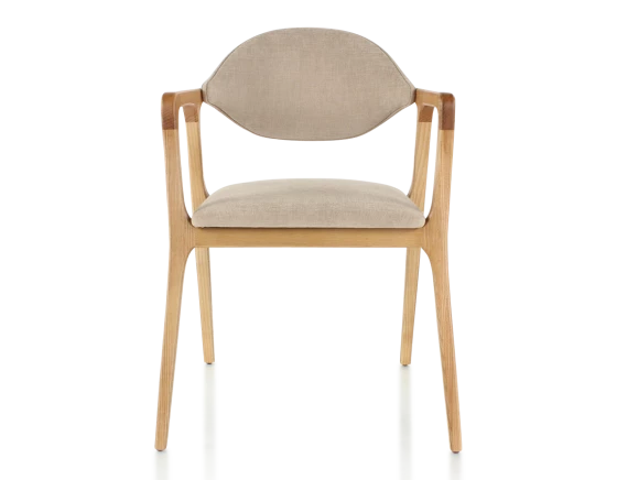 Chaise design avec accoudoirs bois teinte naturelle et tissu camel
