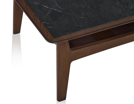 Table basse carrée en chêne et céramique avec bois teinte marron foncé plateau céramique effet ardoise 100x100 cm