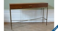 Console design en noyer massif et laiton véritable Console design en noyer massif et laiton véritable