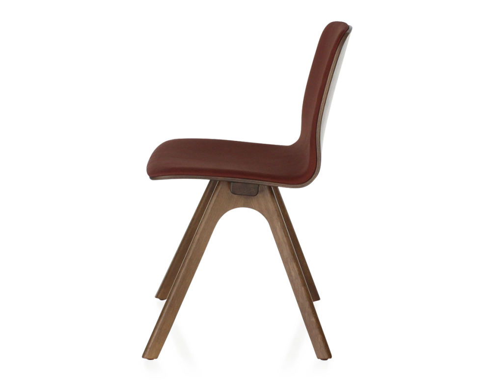 Chaise design en chêne tapissé bois teinte marron foncé assise tissu bordeaux Chaise design en chêne tapissé bois teinte marron foncé assise tissu bordeaux
