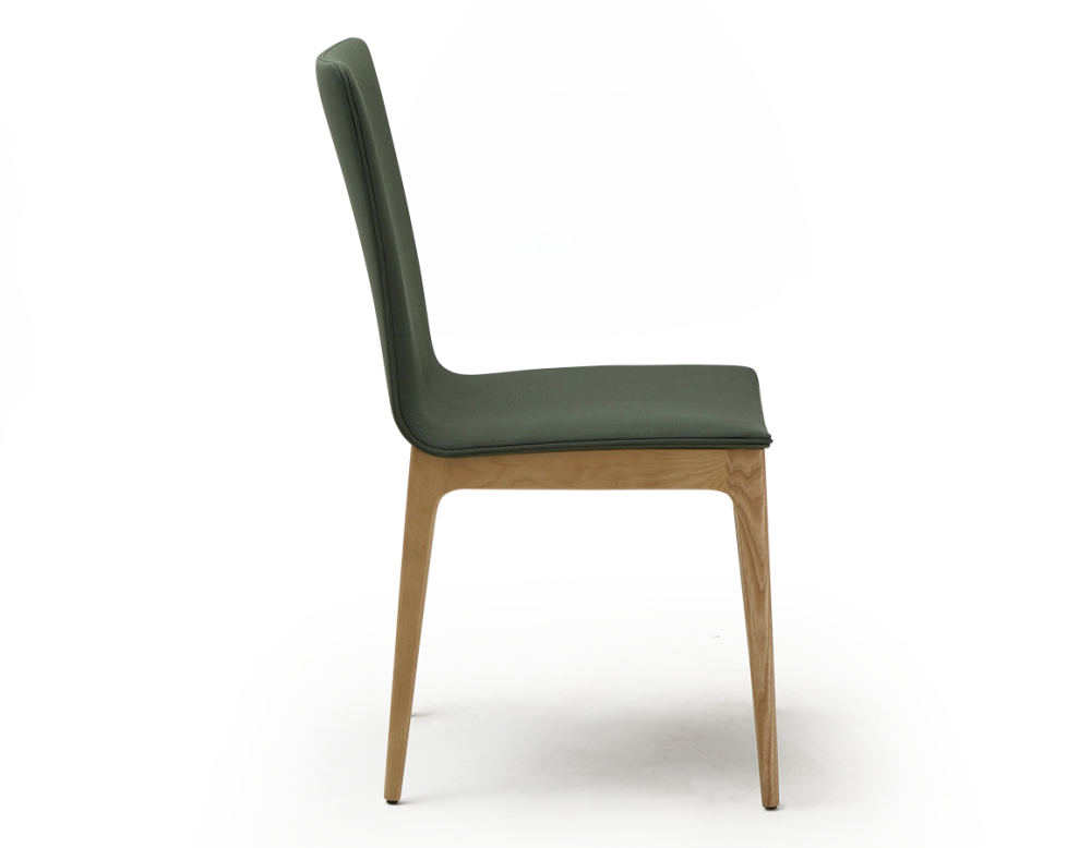 Chaise design bois teinte naturelle assise tissu vert forêt Chaise design bois teinte naturelle assise tissu vert forêt