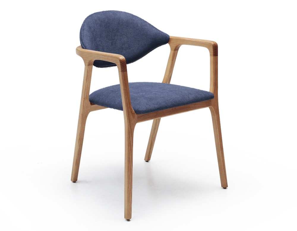 Chaise design avec accoudoirs bois teinte naturelle et tissu bleu océan Chaise design avec accoudoirs bois teinte naturelle et tissu bleu océan