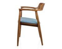 Chaise scandinave bois teinte merisier et tissu bleu jean Chaise scandinave bois teinte merisier et tissu bleu jean