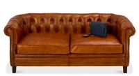 Canapé Chesterfield cuir 2 places marron clair accoudoirs cloutés Canapé Chesterfield cuir 2 places marron clair accoudoirs cloutés