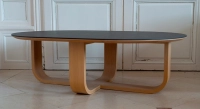 Round coffee table in oak and ceramic dark brown stained wood with a white marble-effect ceramic tabletop. 100x100 cm
