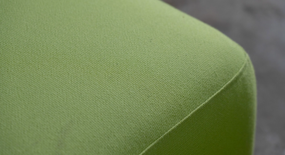 Puf en tejido verde pistacho