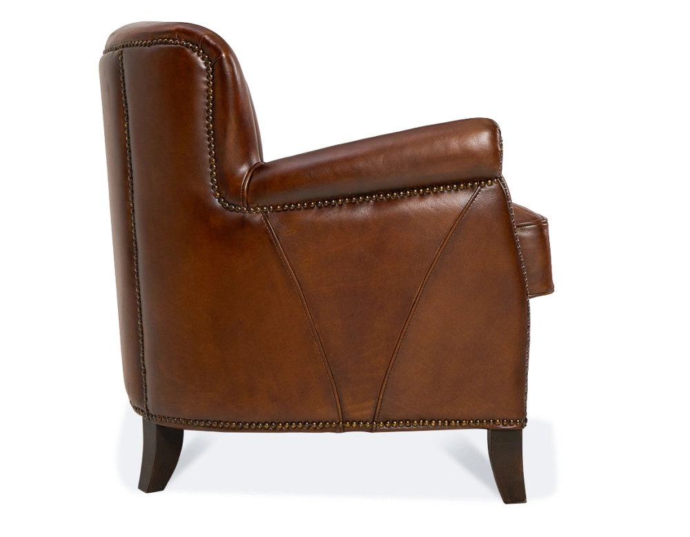 Fauteuil club cuir marron vintage accoudoirs cloutés Fauteuil club cuir marron vintage accoudoirs cloutés