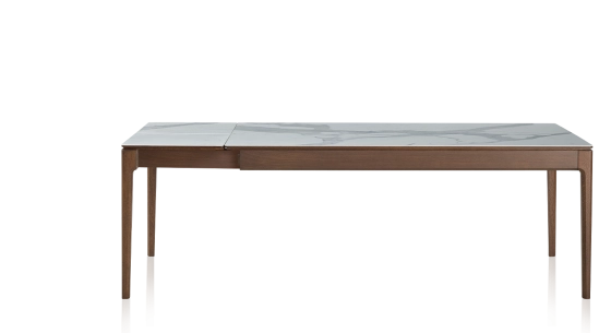 Table extensible 8 à 12 personnes en chêne et céramique allonges céramique avec bois teinte marron foncé et plateau et allonges céramique effet marbre blanc 180x100 cm