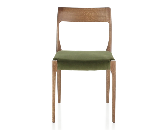 Chaise scandinave bois teinte noyer assise tissu vert olive