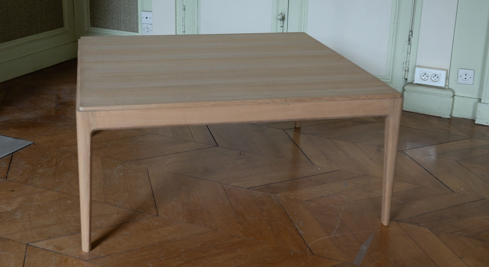 Extensible table for 6 to 10 people in oak and ceramic with wood extensions with natural wood finish and ossido ceramic top. 160x100 cm