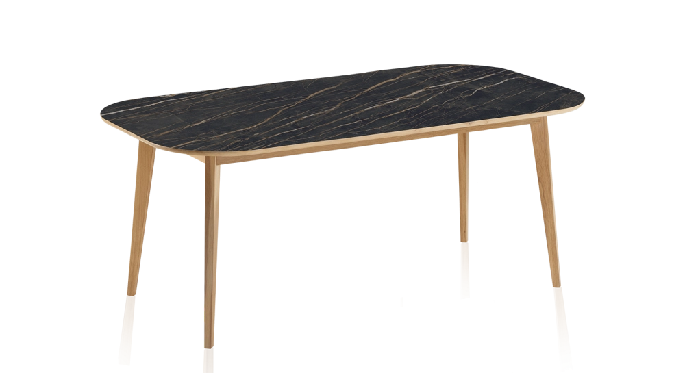 Table salle à manger en chêne et céramique 8 personnes avec bois teinte naturelle et plateau céramique effet marbre noir 180x90 cm Table salle à manger en chêne et céramique 8 personnes avec bois teinte naturelle et plateau céramique effet marbre noir 180x90 cm