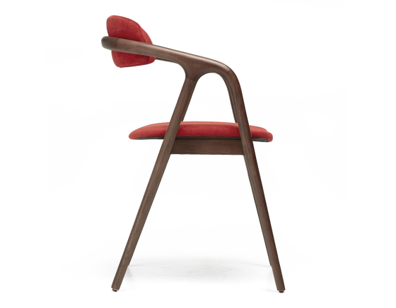 Chaise scandinave bois teinte marron foncé assise tissu orange brulé