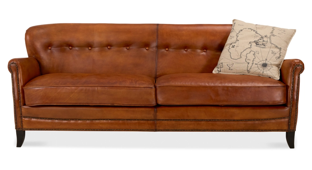 Canapé club cuir 3 places marron clair accoudoirs cloutés Canapé club cuir 3 places marron clair accoudoirs cloutés