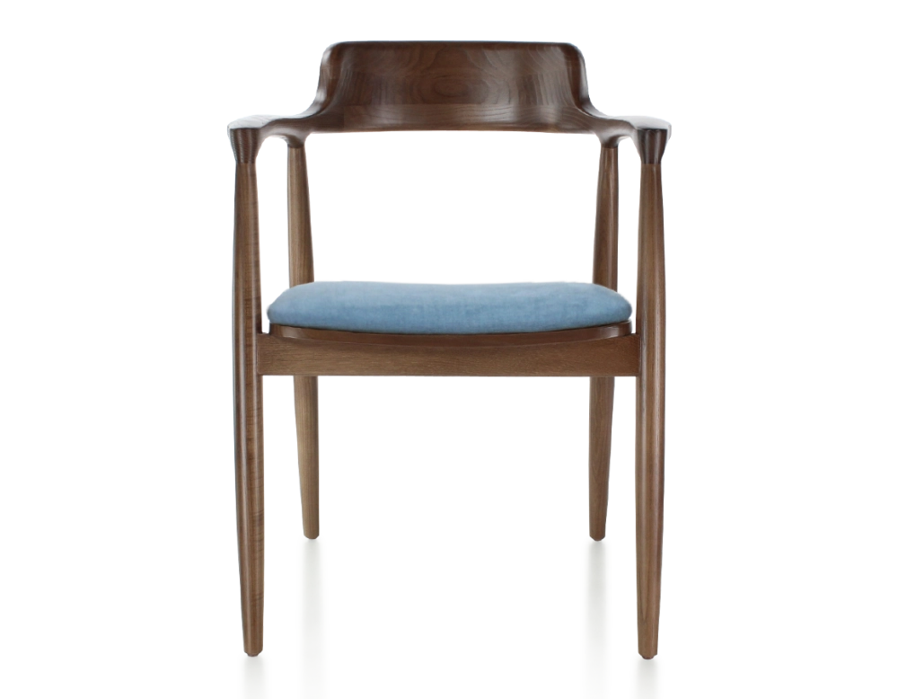 Chaise scandinave bois teinte marron foncé et tissu bleu jean Chaise scandinave bois teinte marron foncé et tissu bleu jean