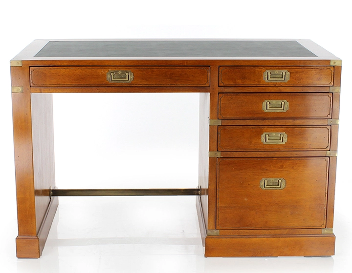 Bureau marine 5 tiroirs bois teinte merisier et cuir vert Bureau marine 5 tiroirs bois teinte merisier et cuir vert